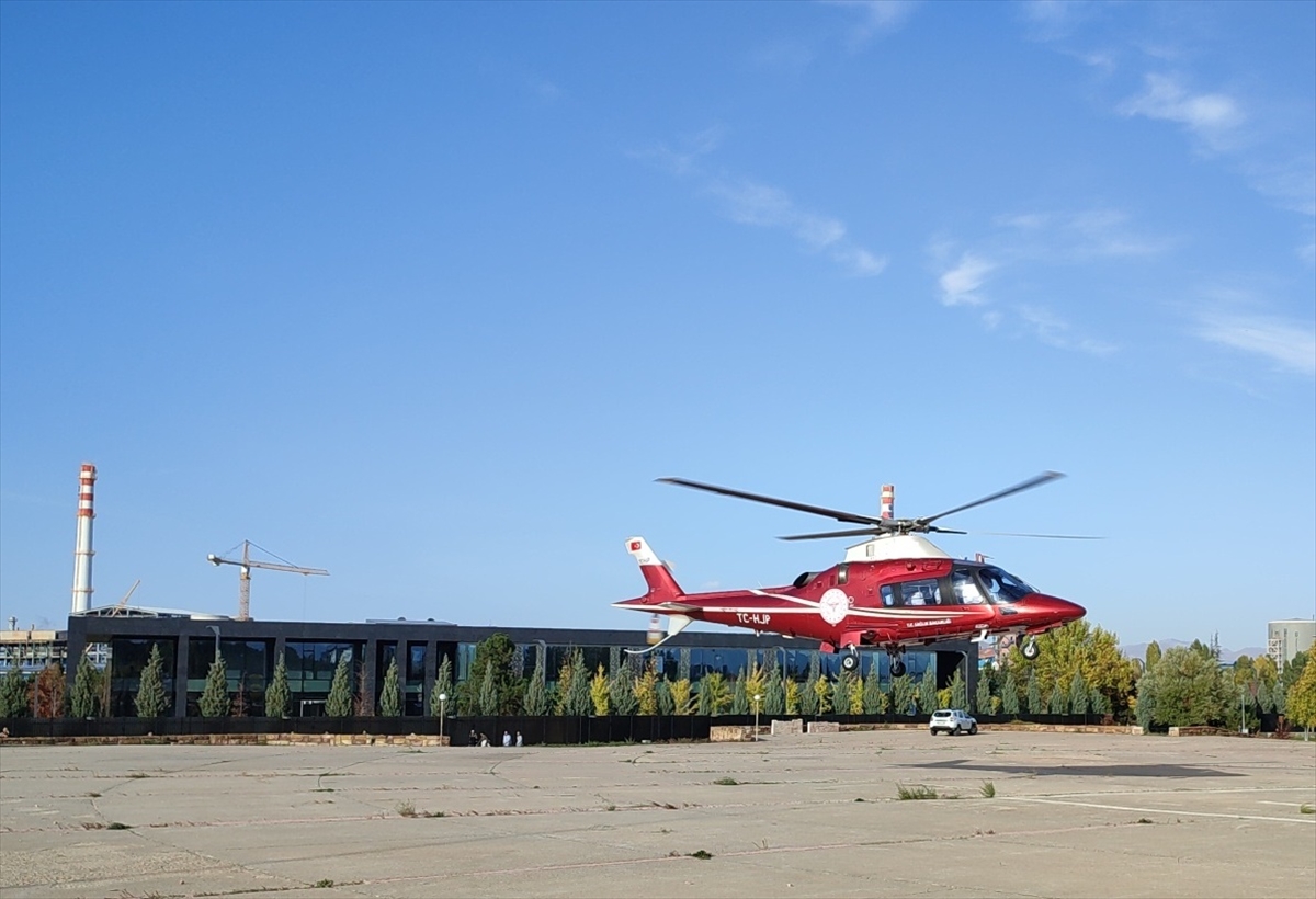 Seydişehir'de ambulans helikopter bir aylık bebek için havalandı