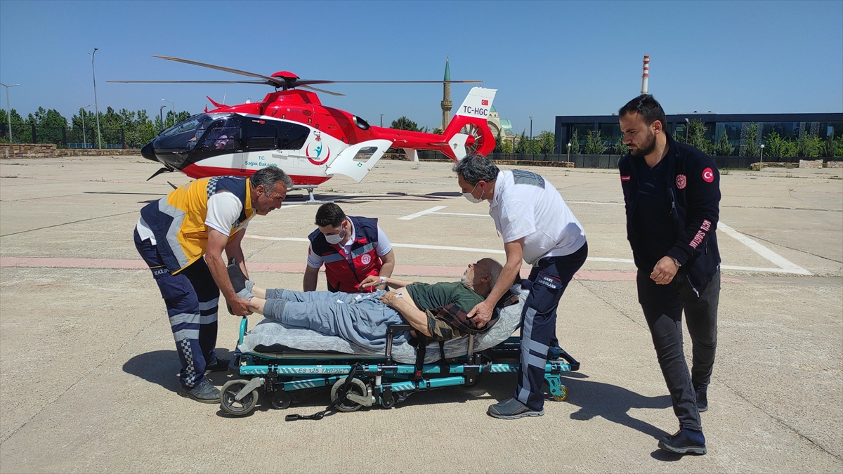 Seydişehir'de Ambulans helikopter kalp krizi geçiren hasta için havalandı