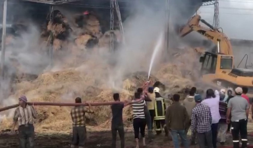 Seydişehir'de  On bin balya saman yandı