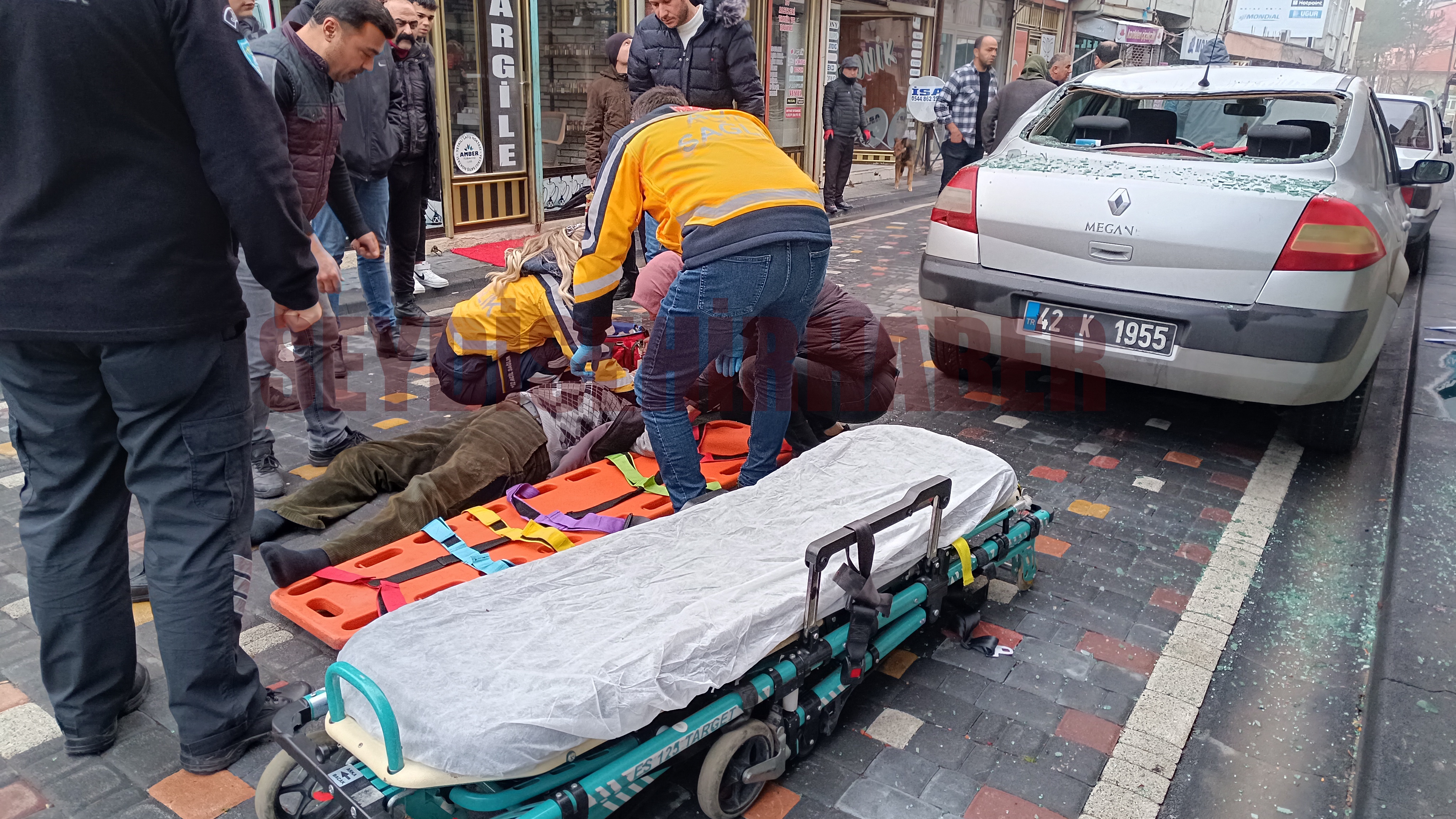 Seydişehir'de çatıdan düşen kişi ağır yaralandı VİDEO HABER