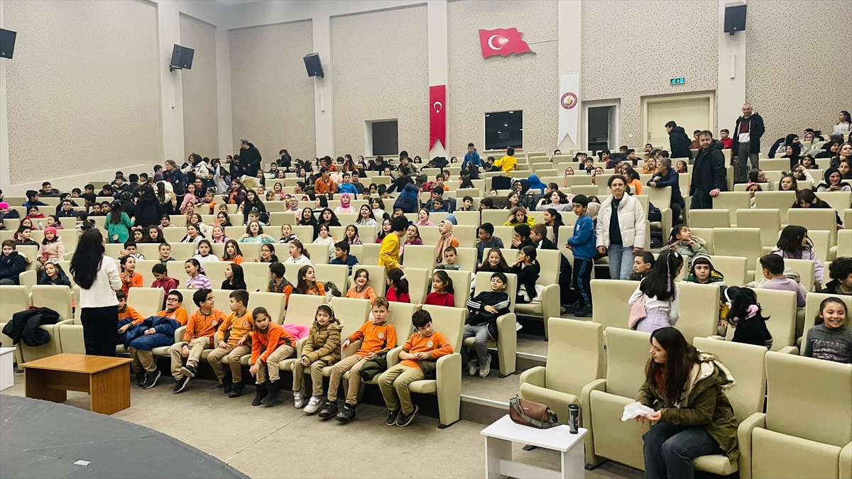 Seydişehir'de çocuklar sinema heyecanı yaşadı