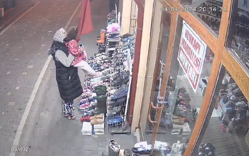 Seydişehir de Depremzede çocuğun bayrak sevgisi duygulandırdı