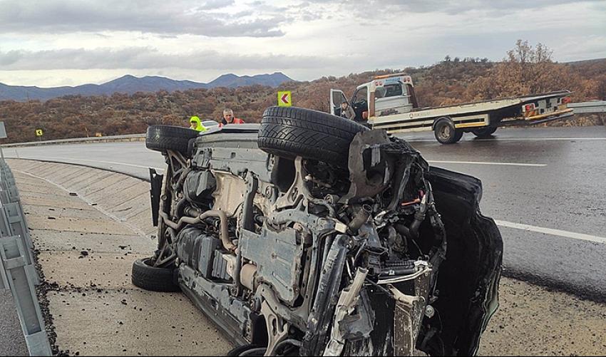 Seydişehir’de devrilen otomobildeki 2 kişi yaralandı