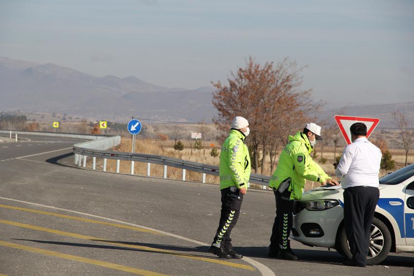 Seydişehir'de emniyet güçleri yollarda  aralıksız denetimde.