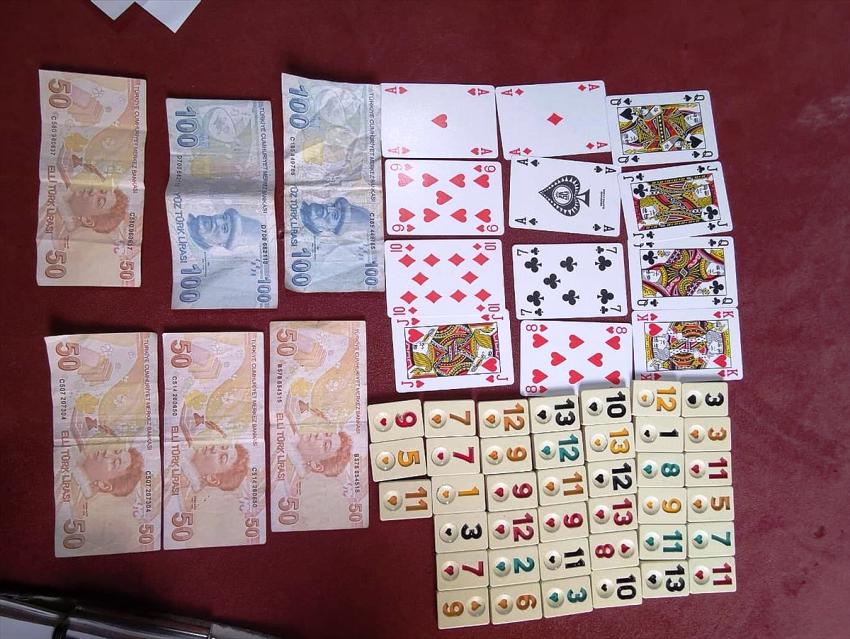 Seydişehir'de evden kumarhaneye dönüştürülen mekana yapılan baskında 12 kişiye 56 bin lira ceza kesildi