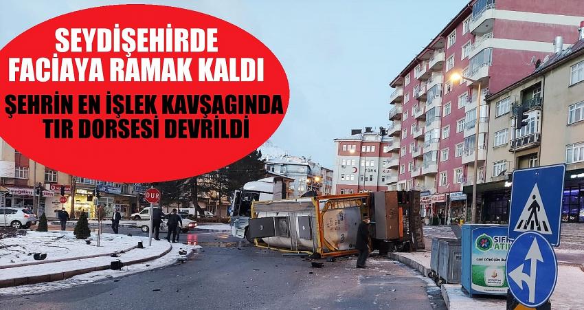 Seydişehir de  Faciaya  ramak kaldı.;Şehir Merkezinde  Çekici  tır devrildi.