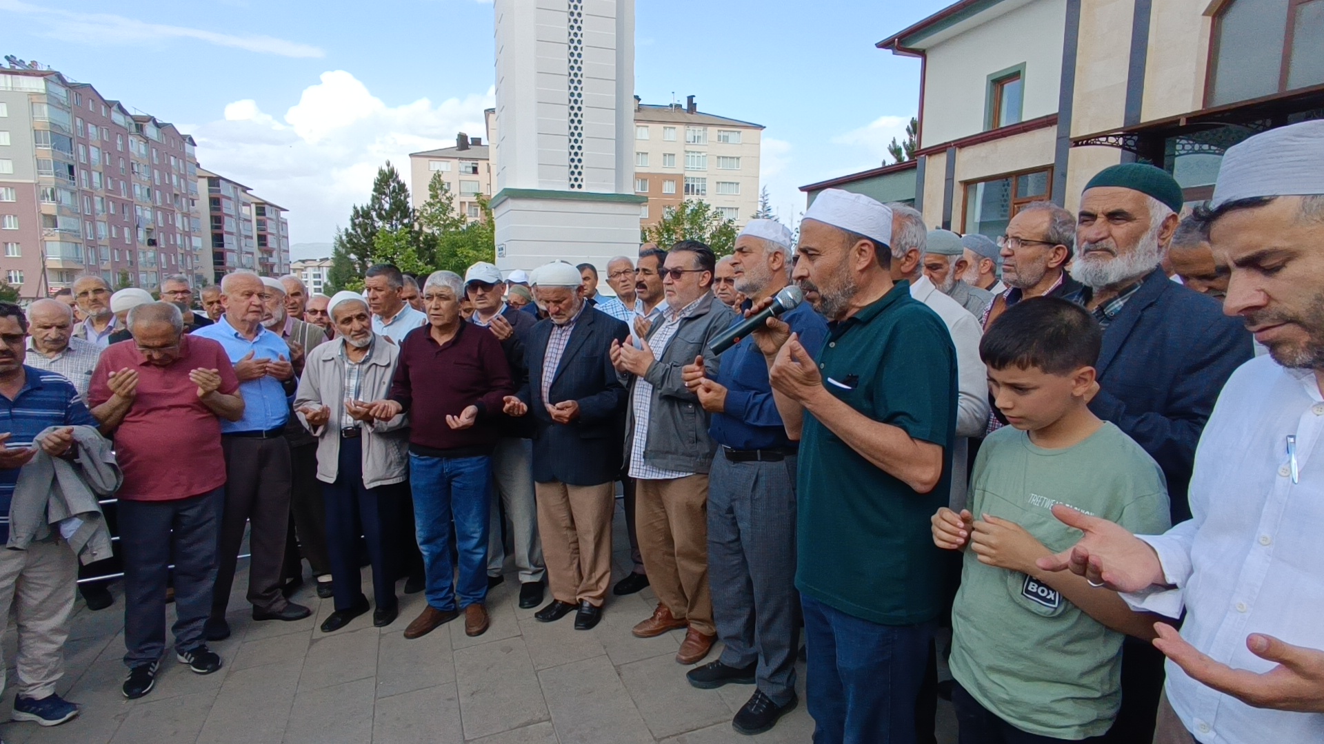 Seydişehir'de hac kafilesi kutsal topraklara dualarla uğurlandı