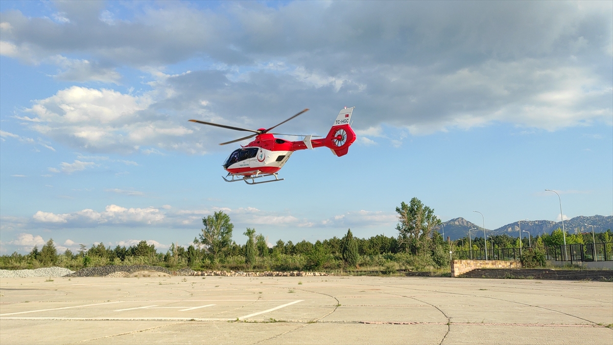 Seydişehir'de hava ambulansı felç geçiren hasta için havalandı