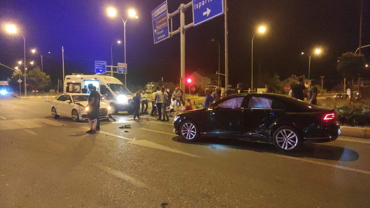 Seydişehir'de  İki otomobilin çarpıştığı kazada biri çocuk 4 kişi yaralandı