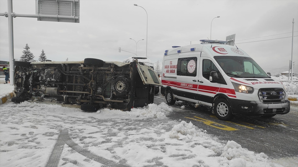 Seydişehir'de  işçi servisleri çarpıştı 14 kişi yaralandı
