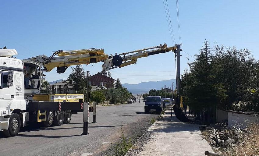 Seydişehir'de Kamyon vinç ile kurban kesimi 