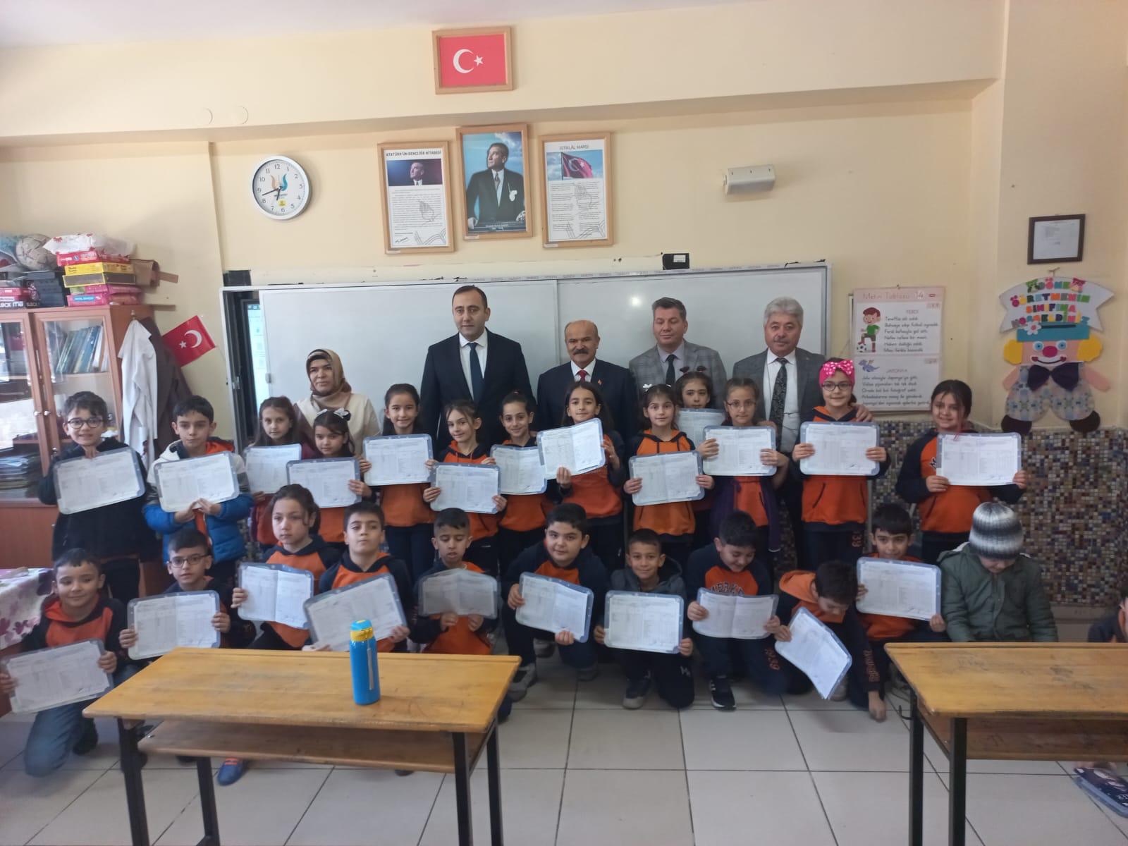 Seydişehir'de Karne Heyecanı: Kaymakam Bakkal Öğrencilerle Buluştu