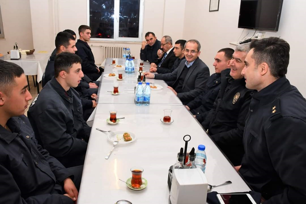 Seydişehir'de Kaymakam Pişkin, yeni yılda  çalışanları unutmadı