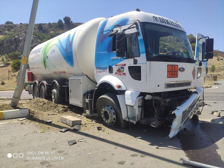  Seydişehir'de LPG tankeri ile otomobil çarpıştı: 2 yaralı