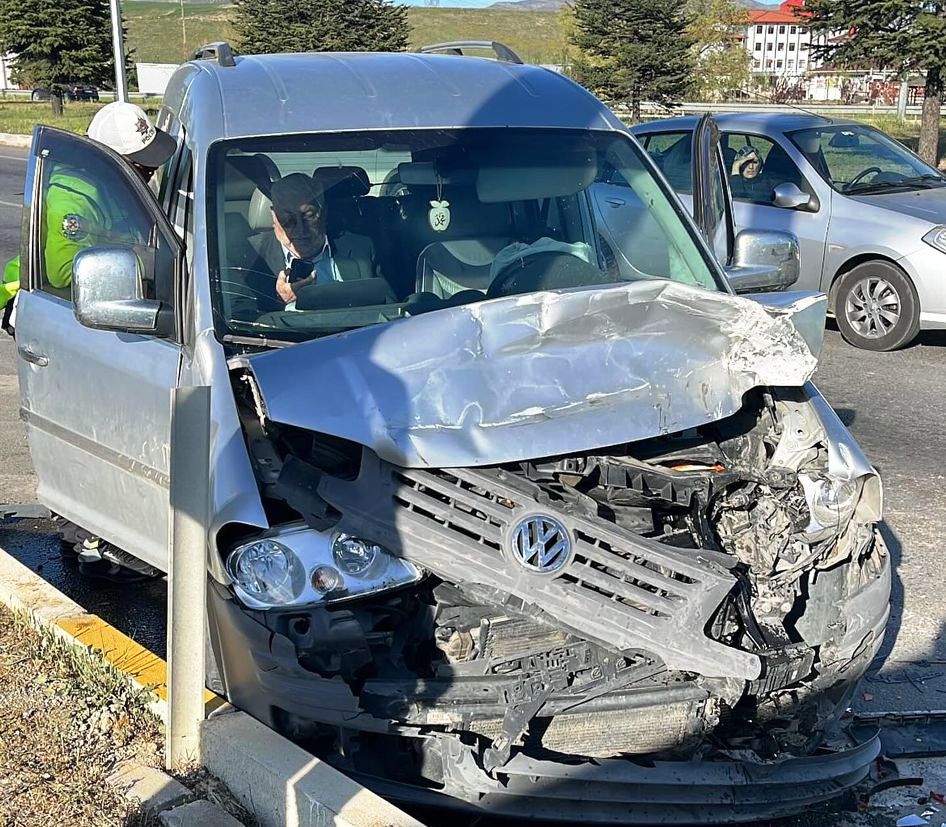 Seydişehir de maddi hasarlı  Trafik kazası