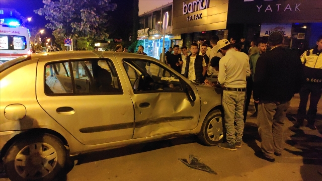Seydişehir'de motosiklet ile otomobilin çarpışması sonucu 2 kişi yaralandı