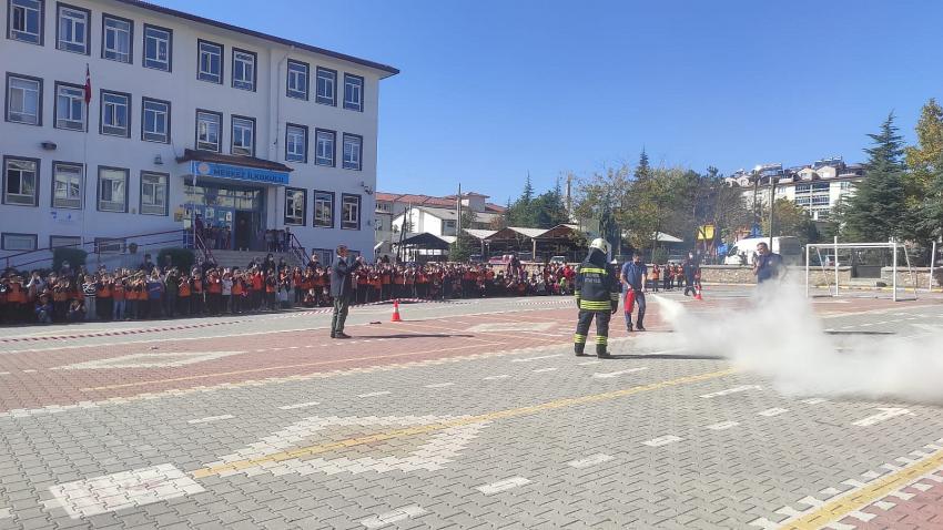 Seydişehir'de öğrencilere yangın eğitimi veriliyor