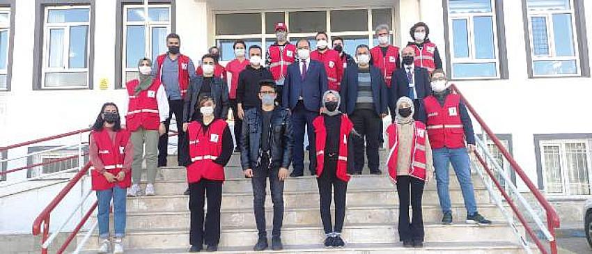Seydişehir'de öğrencivelileri ve öğretmenler kan bağışında bulundu