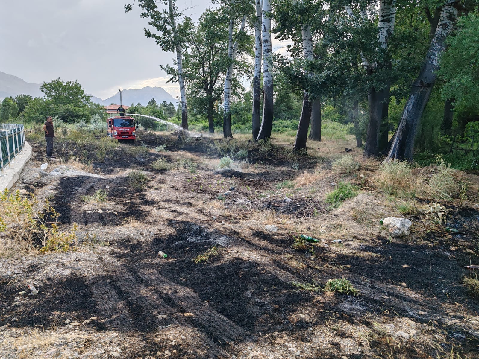 Seydişehir'de ot yangını büyümeden  söndürüldü