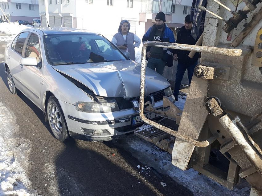 Seydişehir'de otomobil ile çöp kamyonunun çarpışması sonucu bir kişi yaralandı
