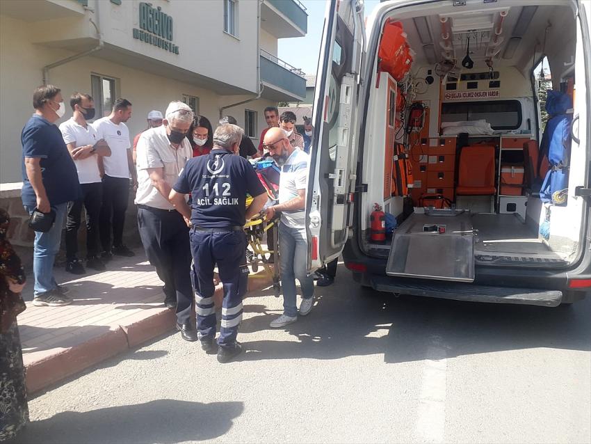 Seydişehir'de otomobil yayalara çarptı: 4 yaralı