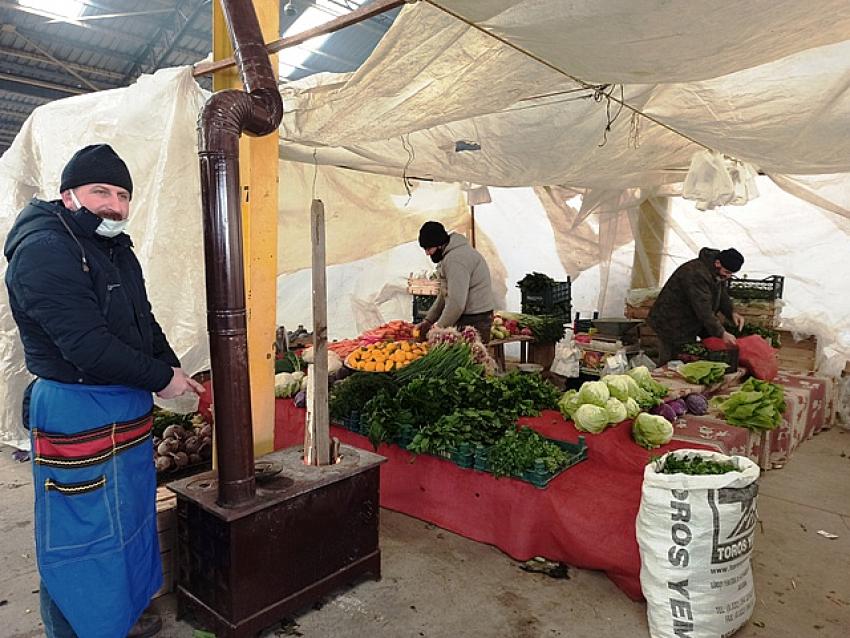 Seydişehir'de pazarcı esnafının Soğukla  imtihanı