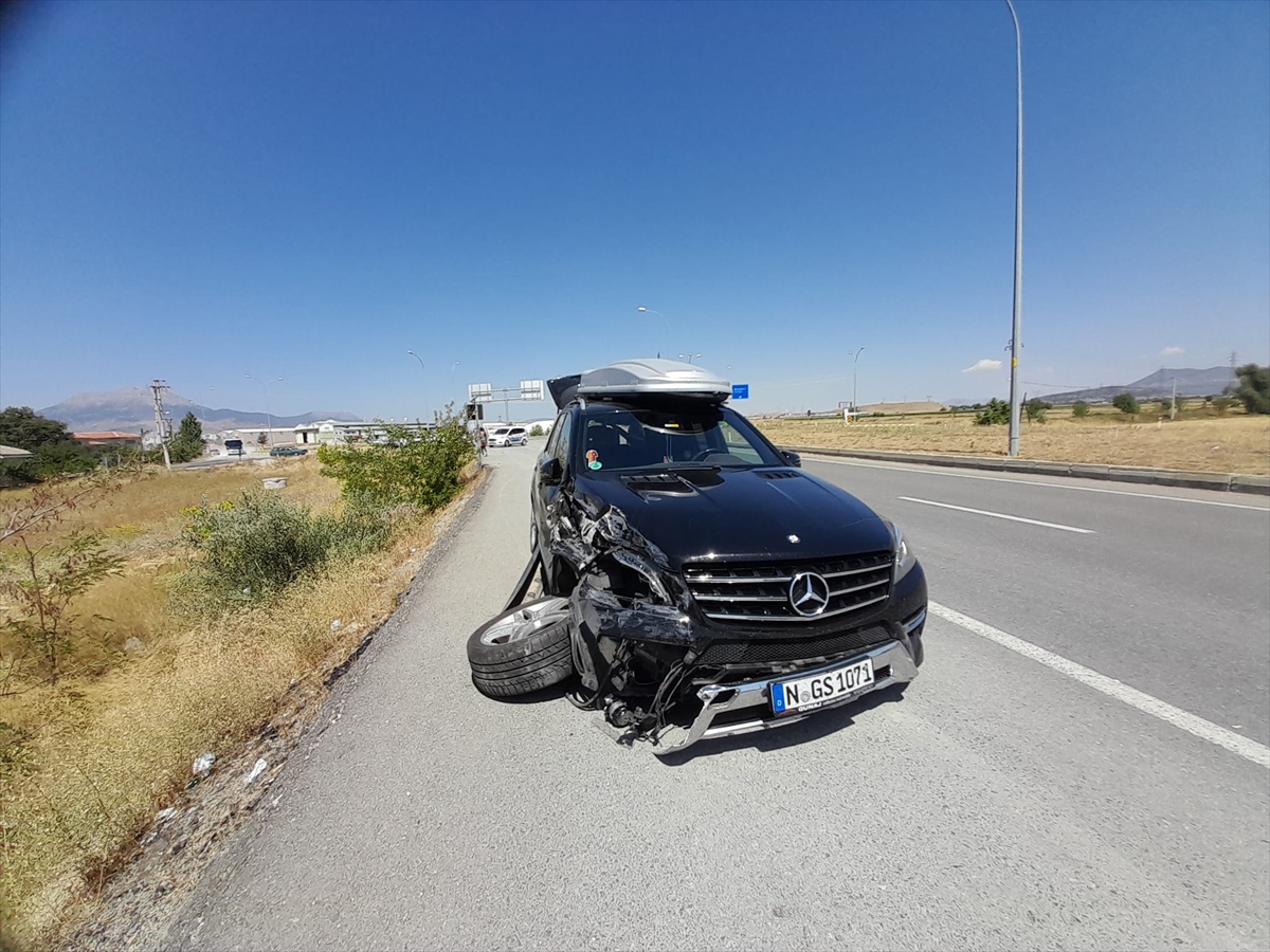 Seydişehir'de pikapla otomobilin çarpıştığı kazada 1 kişi yaralandı