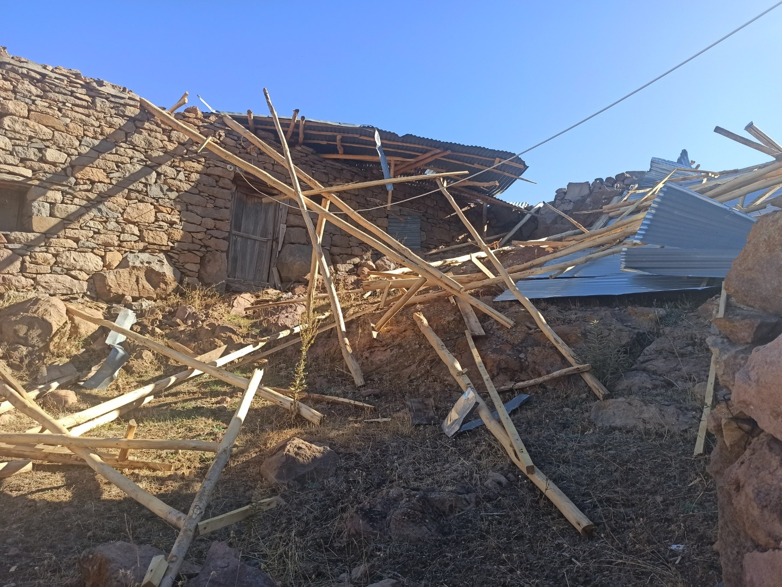 Seydişehir'de Rüzgarda Çatıları Uçan Vatandaşların Yaraları Sarılıyor