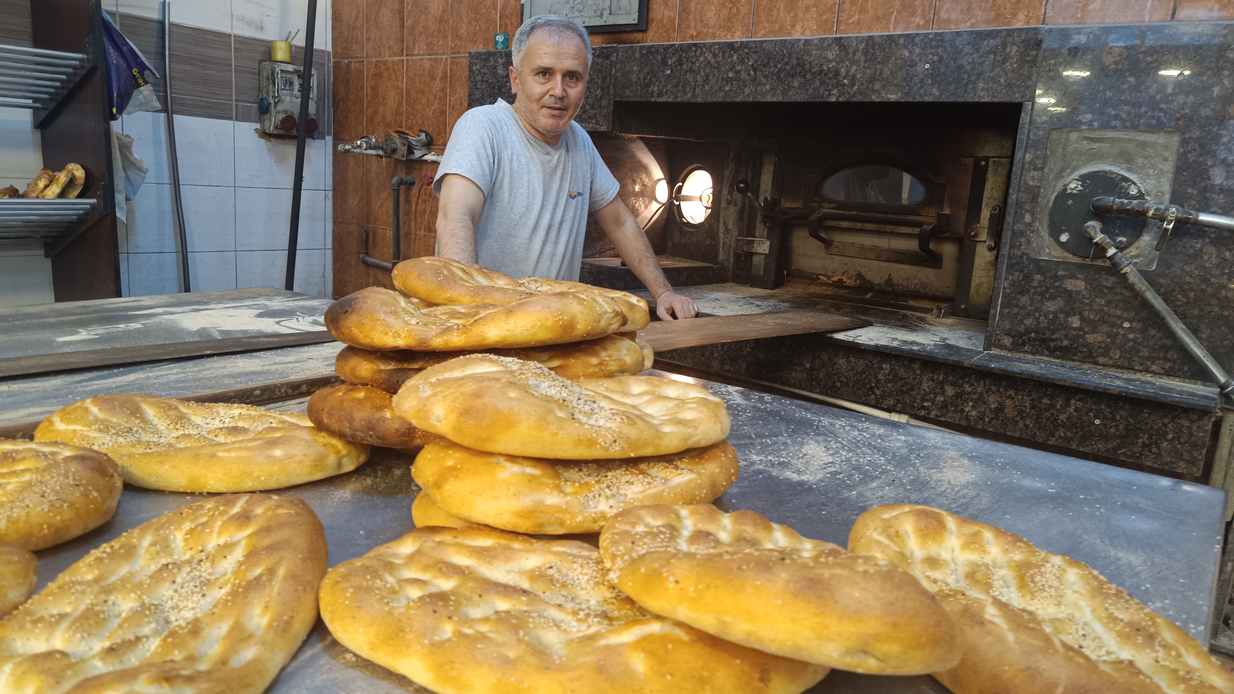 Seydişehir’de Sahur’da Sıcak Ekmek Poğaça Simit hizmeti