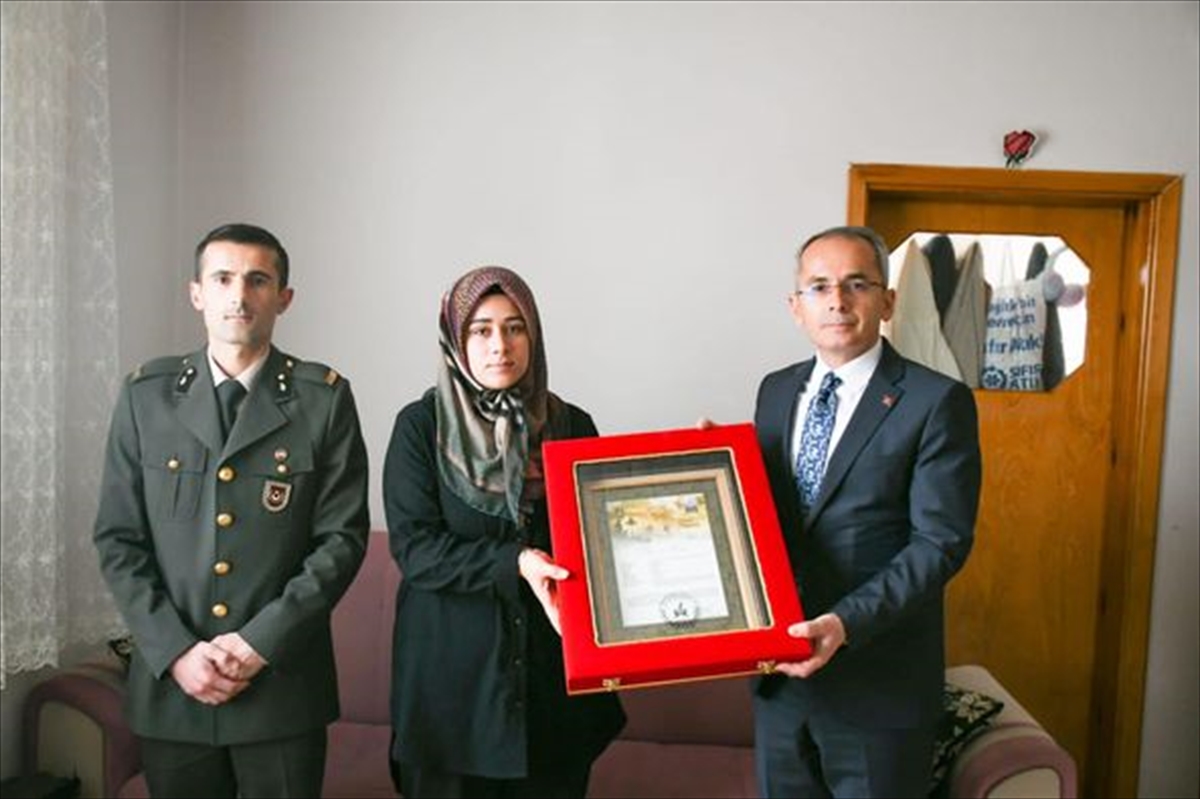 Seydişehir'de  şehit Piyade Uzman Çavuş Mustafa Işık'ın ailesine şehadet belgesi verildi