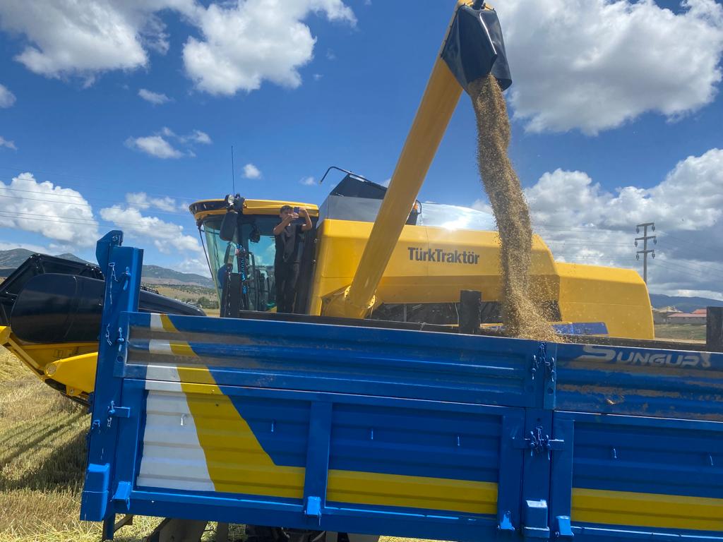 Seydişehir'de sezonun ilk arpa hasadı yapıldı
