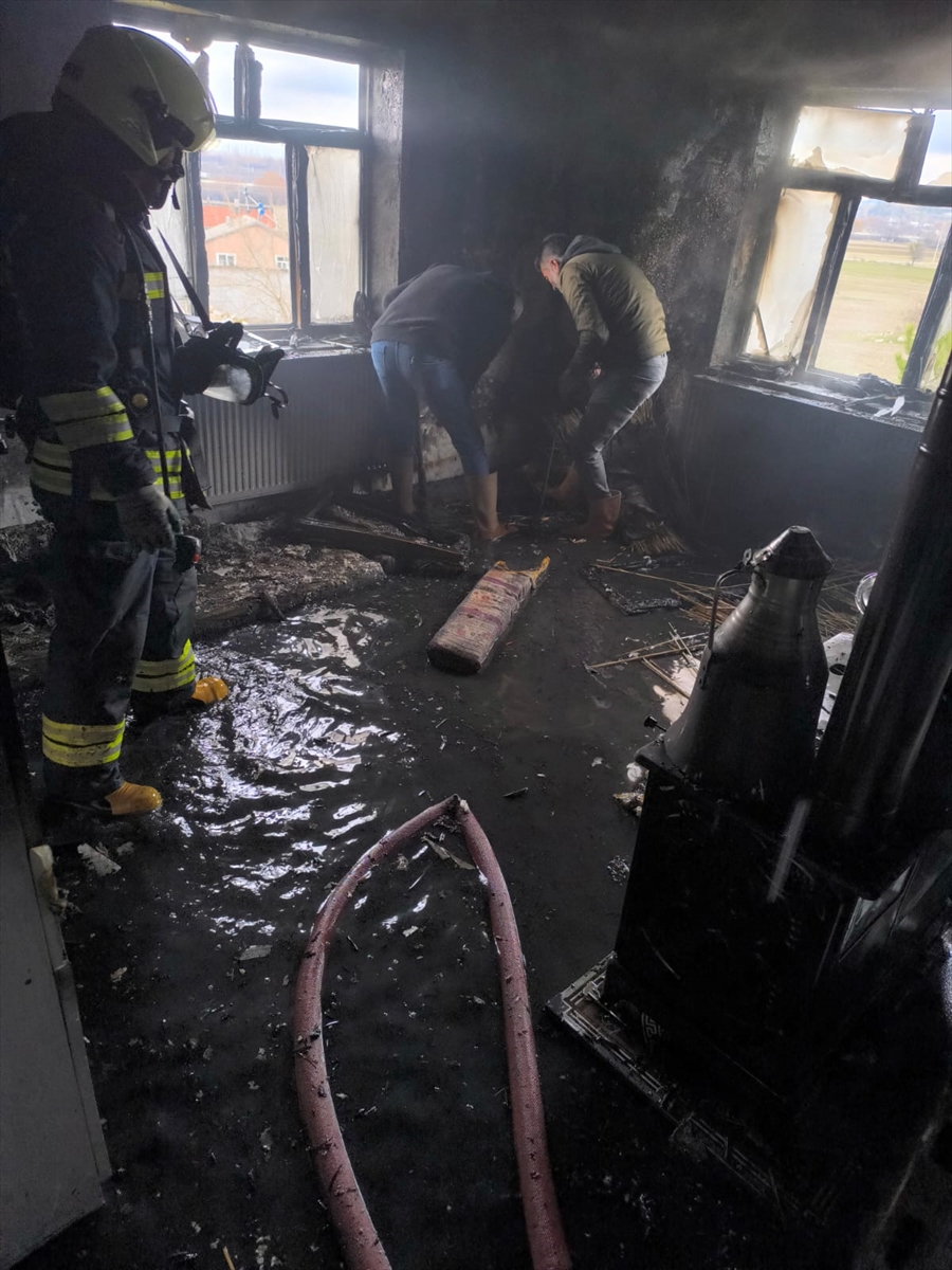 Seydişehir'de Sobadan Çıkan Yangın İki Katlı Evi Kullanılmaz Hale Getirdi