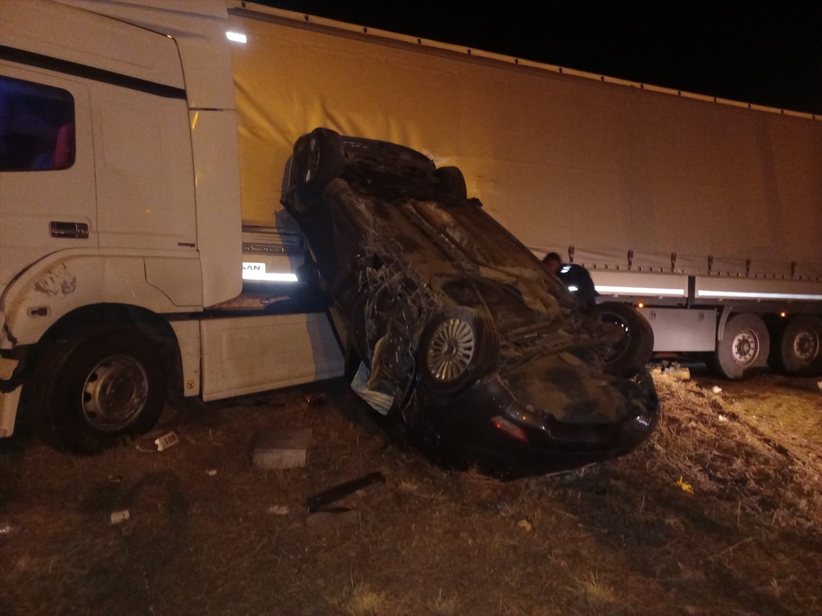 Seydişehir'de  tır ile otomobilin çarpıştığı kazada 2 kişi yaralandı