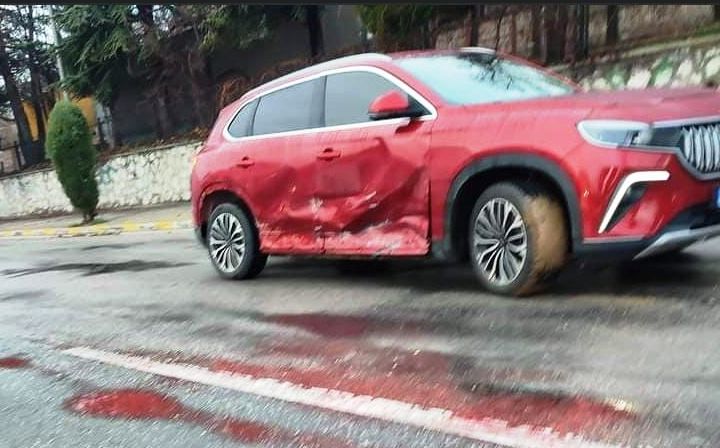 Seydişehir’de Togg ile bir otomobil kaza yaptı 1 yaralı.