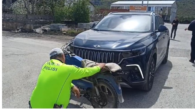 Seydişehir'de Togg’  un çarptığı motosikletli ağır yaralandı