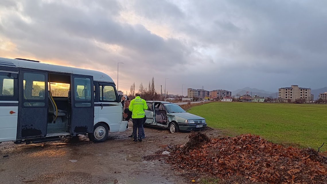 Seydişehir'de Trafik Kazası: 2 Yaralı
