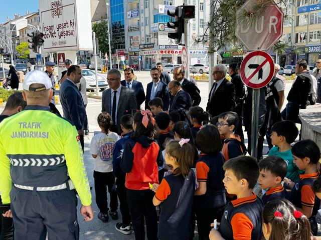 Seydişehir’deki Trafik haftasında " “Hayatla Yarışılmaz”" uygulaması