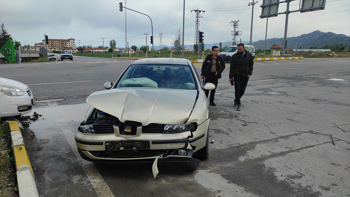 Seydişehir'deki trafik kazasında 2 kişi yaralandı