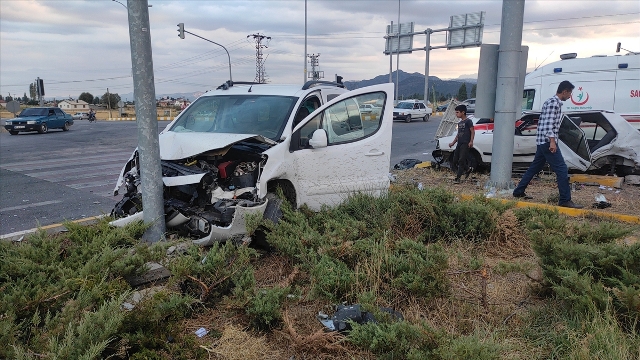 Seydişehir deki  Trafik kazasında 2si ağır dört kişi yaralandı.