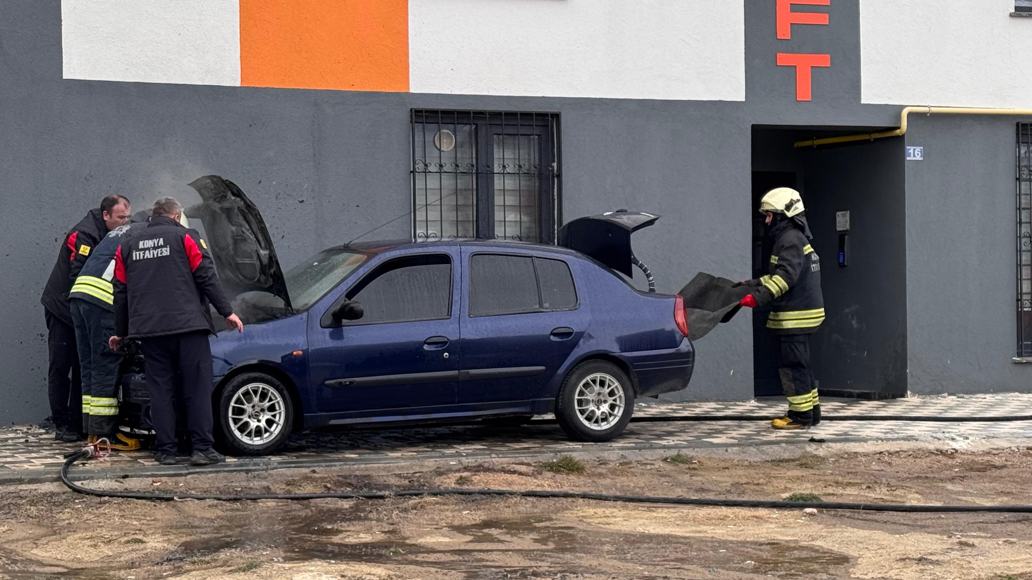 Seydişehir'de  Park  halindeki Araç Alevler İçinde Kaldı