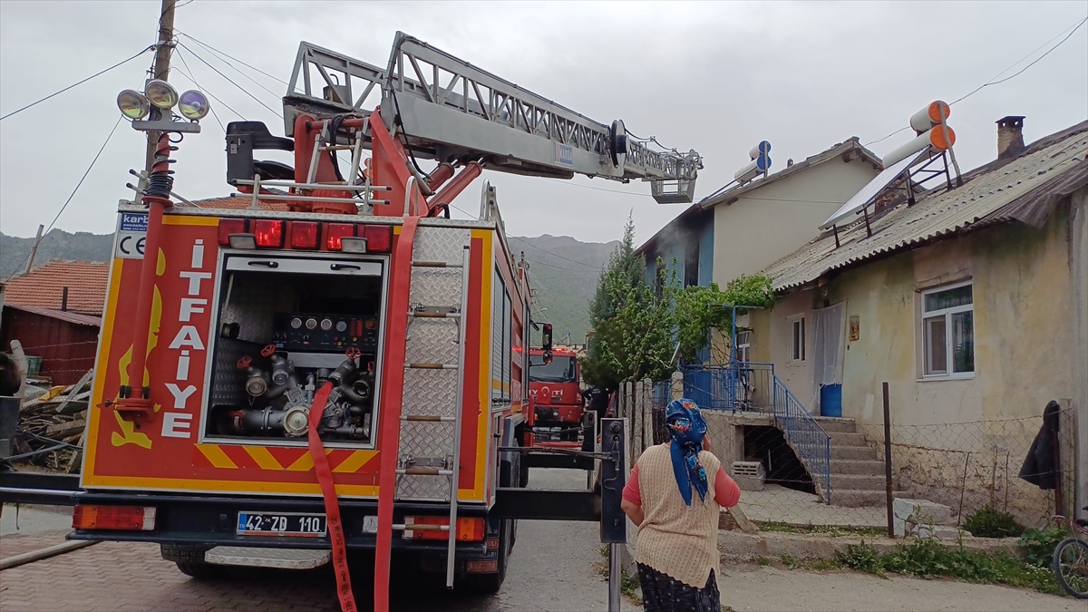 Seydişehir'e ev yangınında dumandan etkilenen kişi hastaneye kaldırıldı