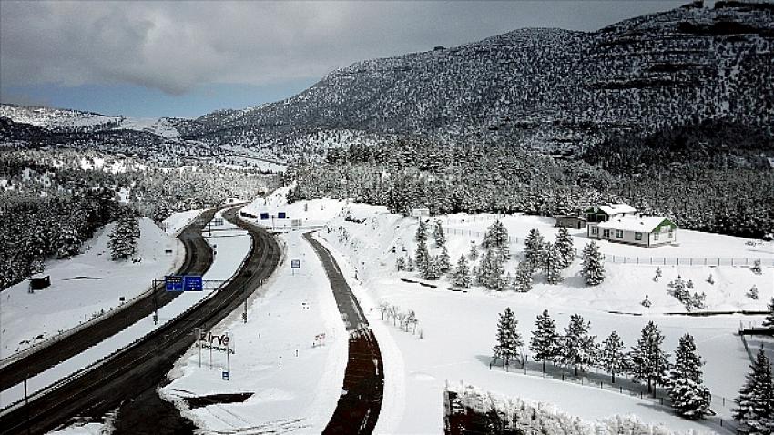 Seydişehir'in yüksek kesimlerinde kar kalınlığı 35 santimetreye ulaştı
