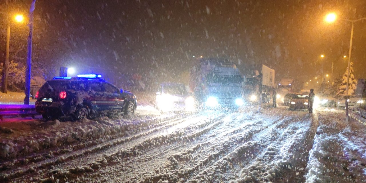 Seydişehir- Konya  Karayolunda  polis aracına başka bir araç çarptı 