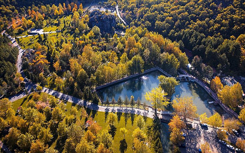 Seydişehir Kuğulu Tabiat Parkı ı hazan renklerine büründü