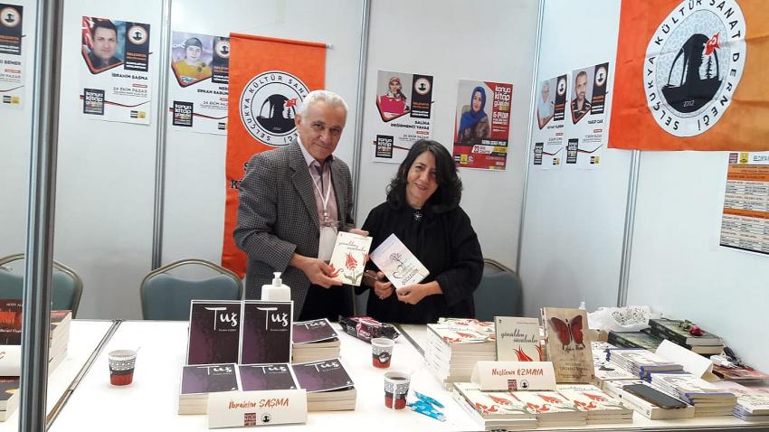Seydişehir'li Yazarlar Kitaplarını İmzaladı