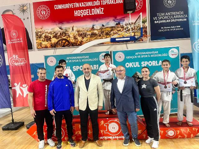 Seydişehir Mahmut Esat Ortaokulundan Türkiye Şampiyonluğu