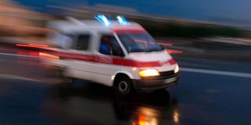 Seydişehir  pazar yerinde  başına tahta direk düşen kadın yaralandı
