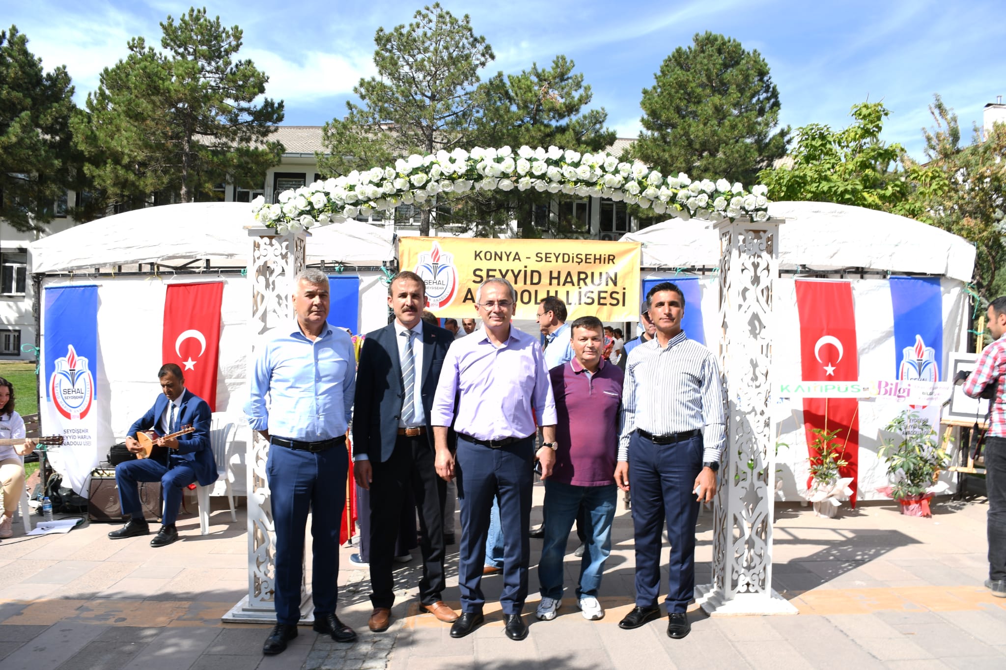 Seydişehir Seyyid Harun Anadolu Lisesinden Zaman, İnsan, Renk Resim Sergisi Açıldı.