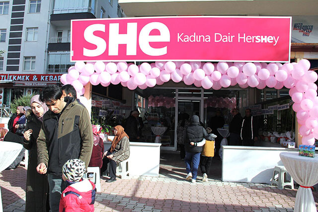 Seydişehir Seyyid Harun bulvarında  “SHE Kadına Dair Hershey” isimli iş yerinin açılışı yapıldı.