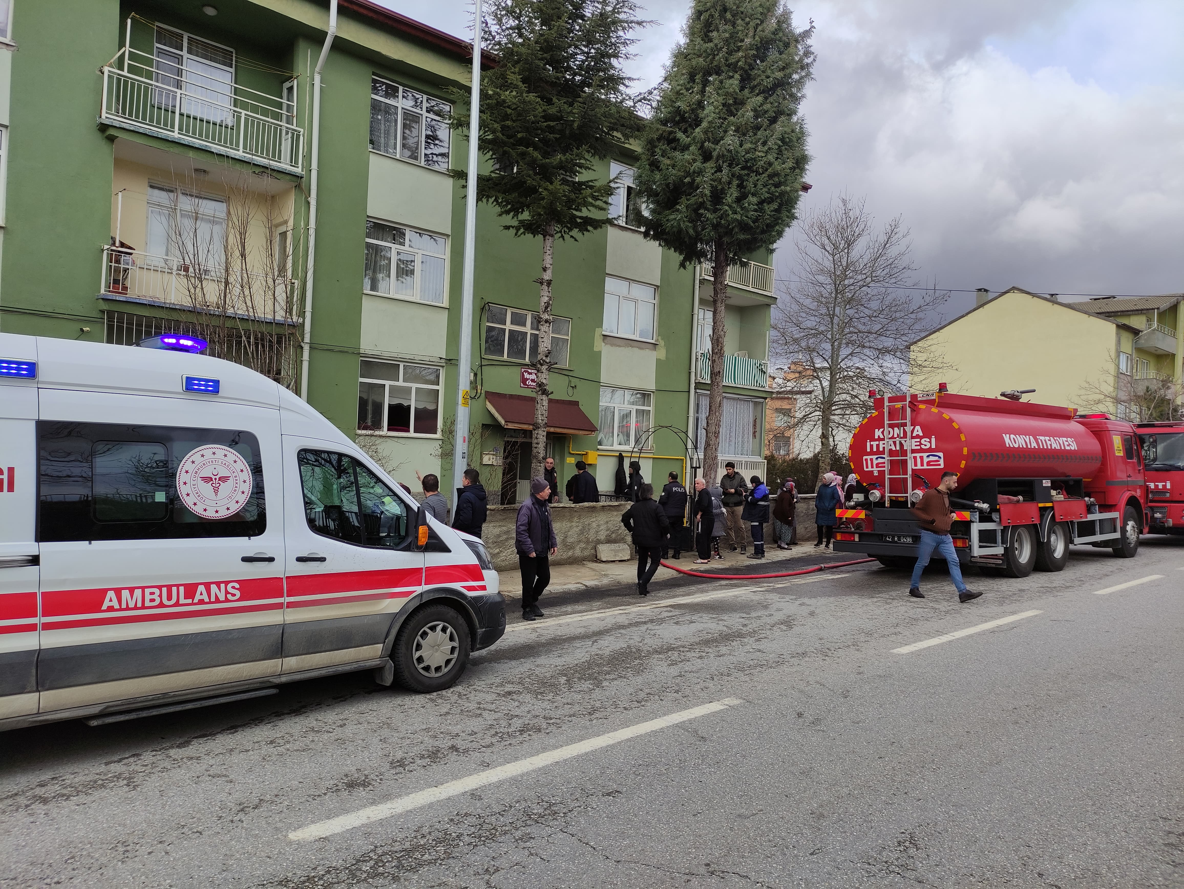 Seydişehir’de zemin katındaki dairede yangın paniği: 1’i ağır 4 yaralı